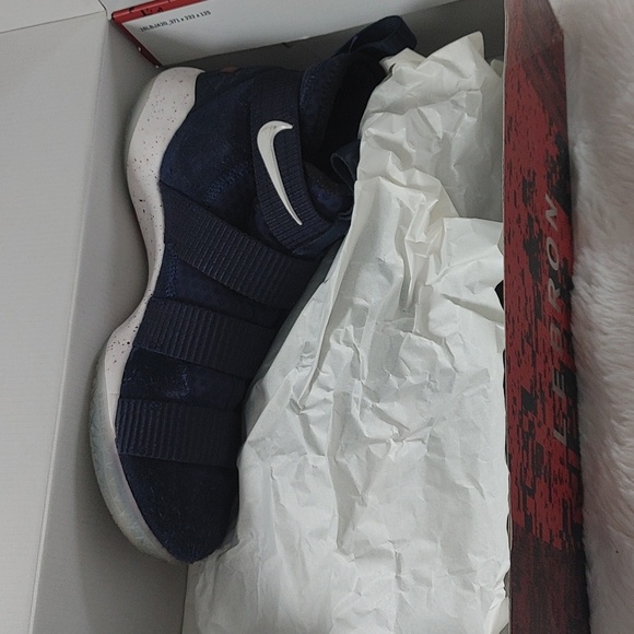 Nike LeBron Soldier XI Sneakers - Dark Blue - Picture 5 of 5